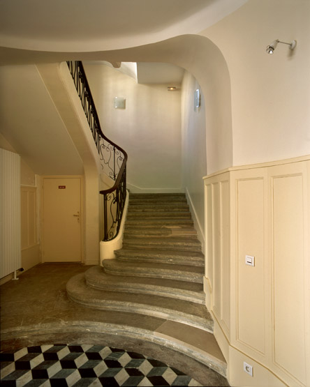 Vestibule et escalier.