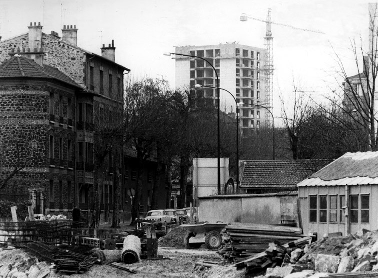 Vue des chantiers de l'après guerre aux alentours de la place du Général-Leclerc.