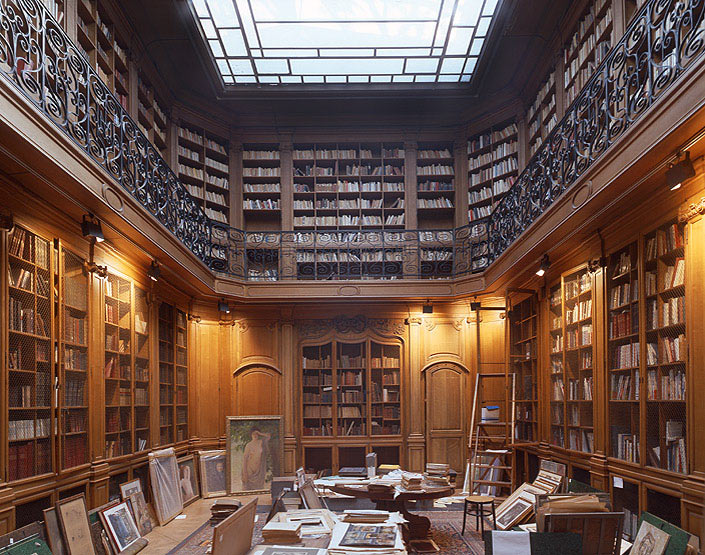 Vue intérieure de la bibliothèque.