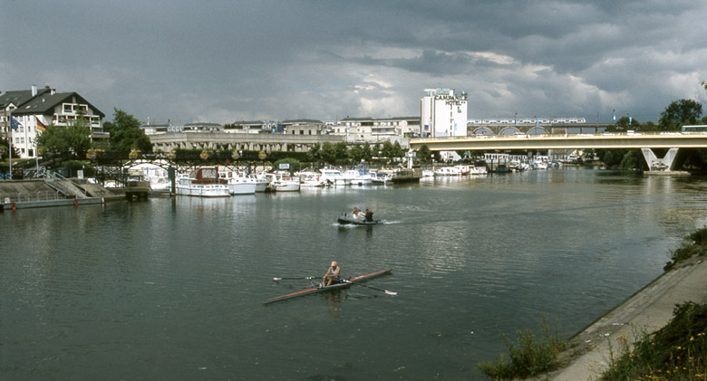 Vue générale depuis la rive de Champigny.