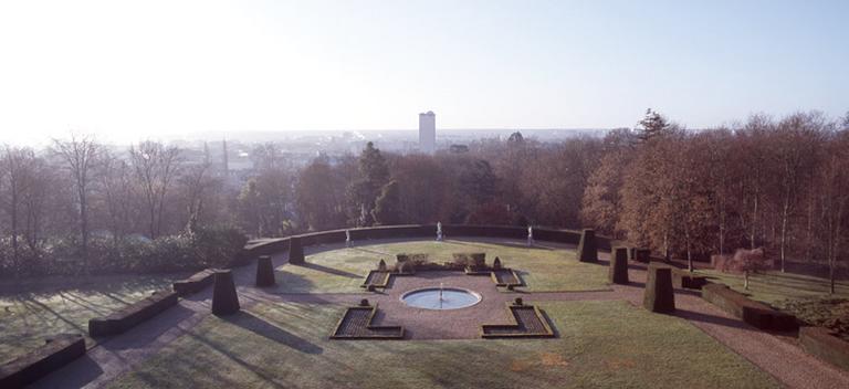 Panorama sur les jardins et la ville de Melun, depuis l'hôtel de la préfecture.