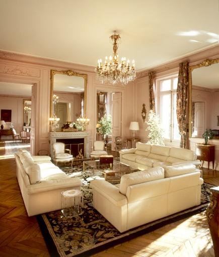 Vue d'ensemble du mobilier du salon blanc, au premier étage de l'hôtel de la préfecture (vue prise depuis le nord-ouest).