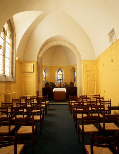 Vue intérieure de la chapelle de semaine (sacristie néo-gothique).