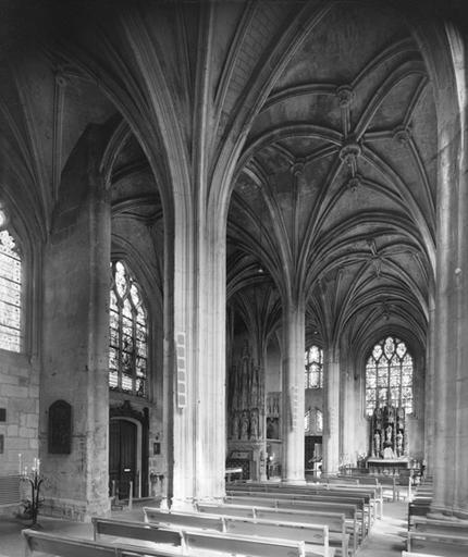 Vue intérieure du collatéral nord et de ses chapelles, depuis l'ouest.