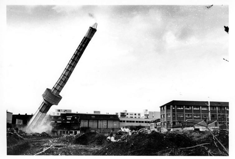 Démolition de la cheminée. 20 novembre 1997.