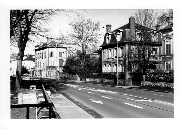 Maisons de maître avec jardins le long du quai du Maréchal-Foch, aujourd'hui détruites. 6 mars 1989.