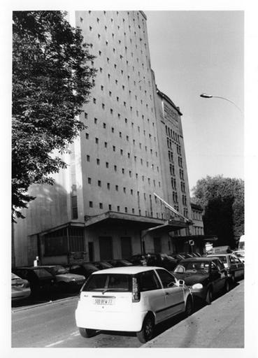 L'élévation sur la rue du Château. 30 septembre 1998.