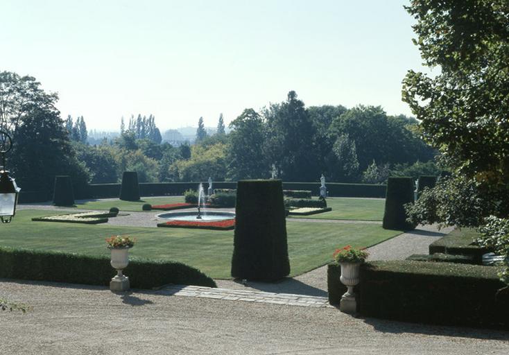 La terrasse du jardin à la française, vue depuis l'angle nord-ouest.