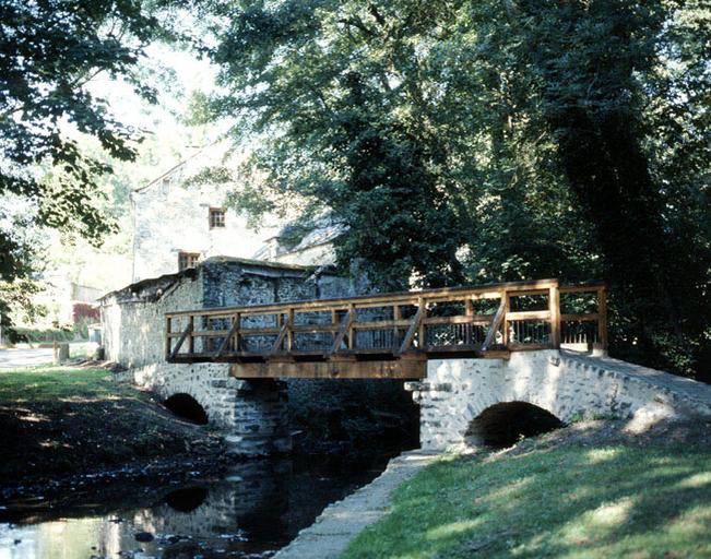 Passerelle sur l'Almont, reconstituée d'après le tableau de Cézanne : 'Le Pont de Maincy'.