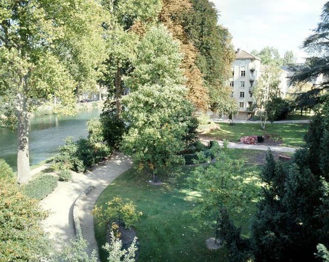 L'ancien jardin botanique, vu depuis le pont de la rocade ouest.
