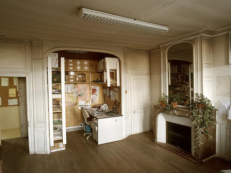 une ancienne chambre à alcôve du deuxième étage