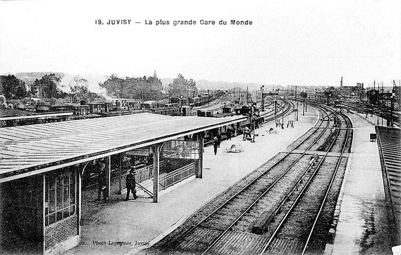 Vue de la gare de voyageurs dite Juvisy-station.