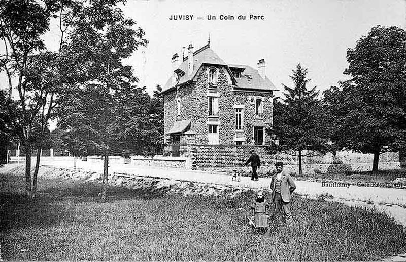 Vue de l'une des premières maisons du lotissement du parc.