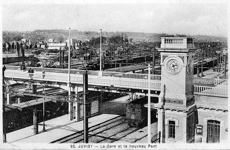 Gare de Juvisy-voyageurs : le pont de maçonnerie enjambant la gare de voyageurs.