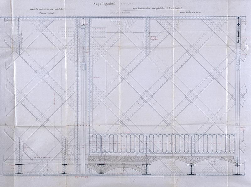 Projet de pont dressé par l'agent-voyer-chef Michaux le 14 août 1891 : coupe longitudinale d'une travée au niveau d'une pile montrant l'articulation du contreventement supérieur avec les poutres latérales à treillis multiple.