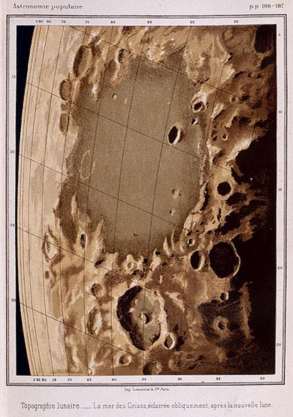 Planche hors-texte de l'ouvrage de Camille Flammarion intitulé : 'L'Astronomie populaire : description générale du ciel', publié par C. Marpon et E. Flammarion, en 1880 : illustration montrant la topographie lunaire, et plus particulièrement la mer des Crises, éclairée obliquement après la nouvelle lune.