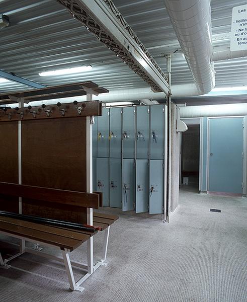 Vue intérieure de l'aile septentrionale des cabines des vestiaires.