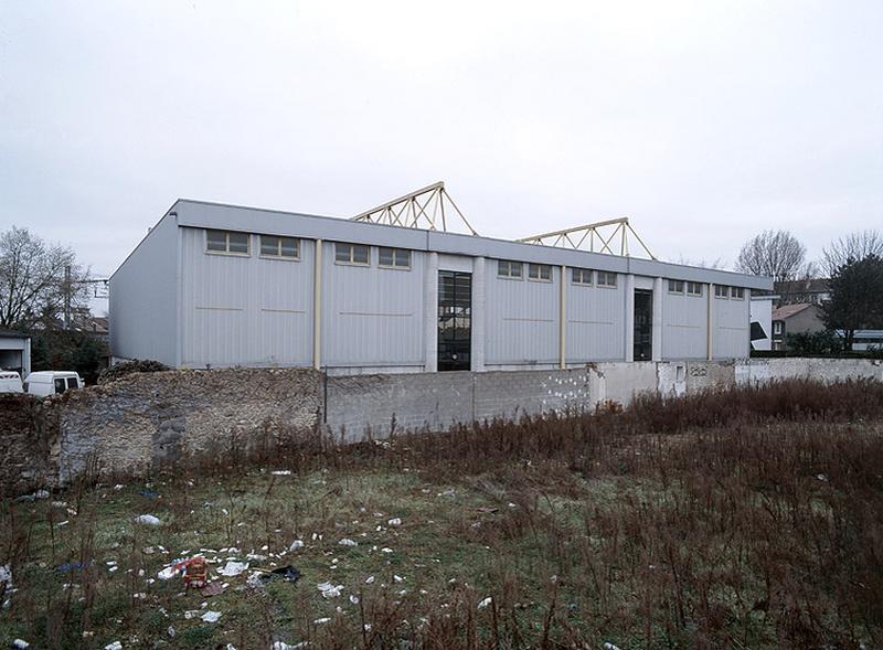 Vue générale de la façade prise du côté nord.