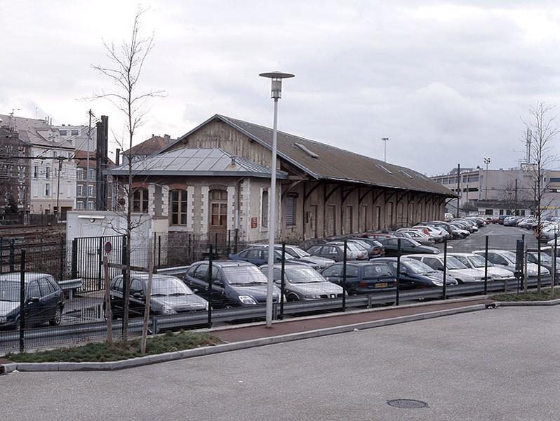 La première halle de transbordement vue depuis l'accès routier (du côté nord-ouest).