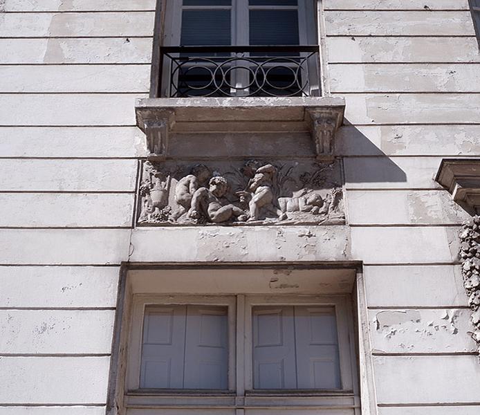 Ensemble de 2 hauts-reliefs