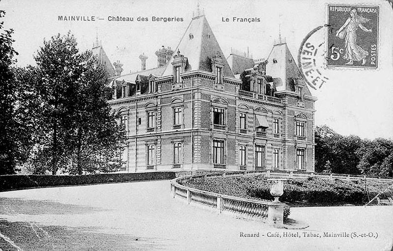 La façade postérieure tournée vers le parc.