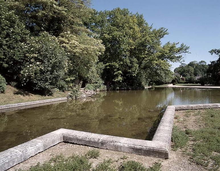 Bassin reconstitué sur la terrasse belvédère.