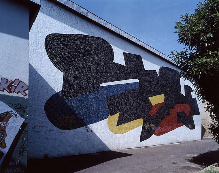 Ensemble de la mosaïque couvrant le pignon Ouest du gymnase.