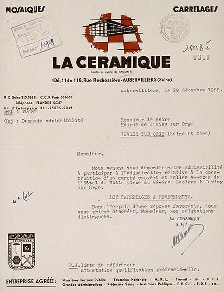 Lettre de candidature de l'entreprise 'La Céramique' pour concourir à l'adjudication des travaux de carrelage, revêtement de faïence et confection des sols de l'édifice, du 29 décembre 1955.