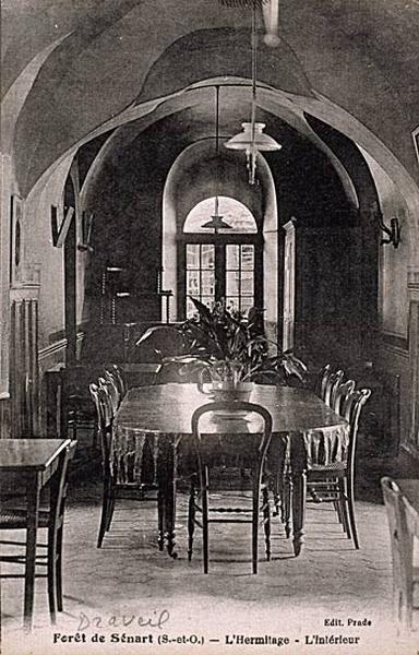 L'ancienne chapelle de l'ermitage devenue salle de restaurant.