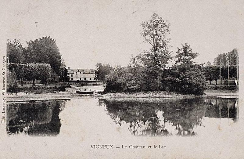 Le château et le 'lac'.