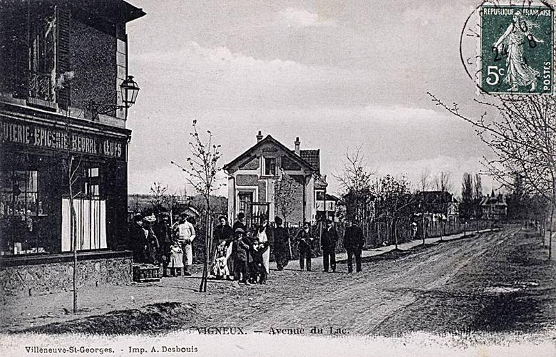 L'avenue du Lac.