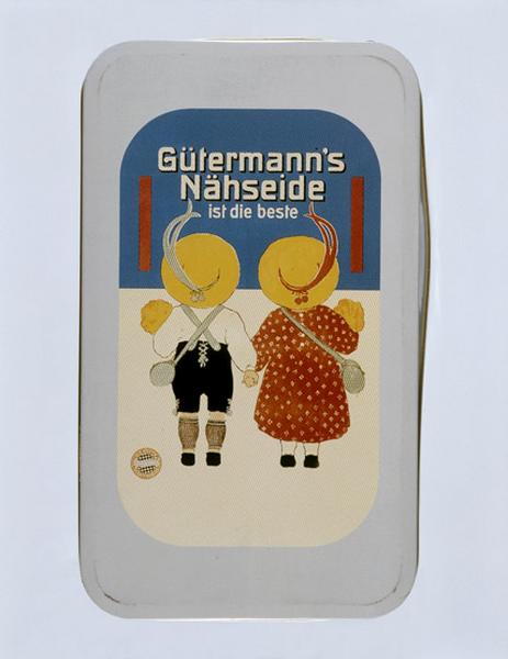 Couvercle de boîte de fil à coudre Gütermann (rez-de-chaussée du bâtiment de stockage du matériel).