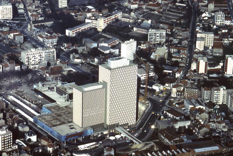 Vue aérienne de Montreuil : tours du centre ville