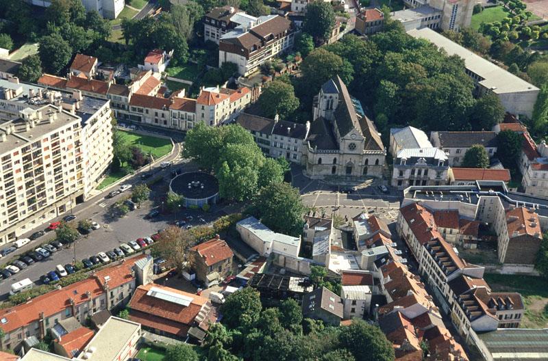 Vue aérienne de Montreuil : l'église.