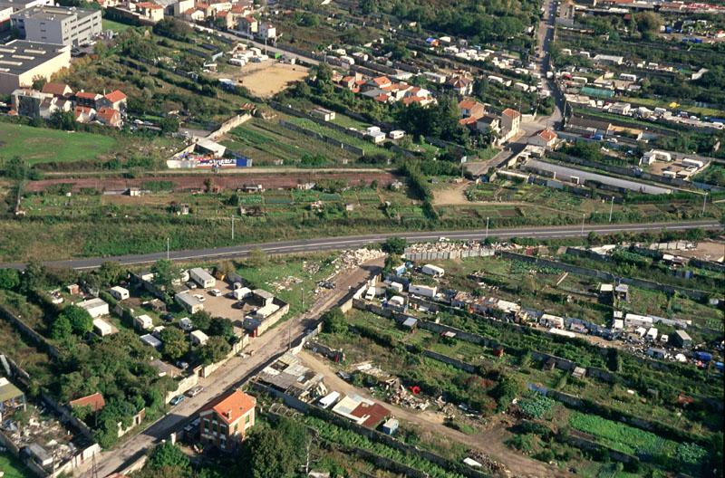 Vue aérienne de Montreuil : murs à pêches, octobre 2000