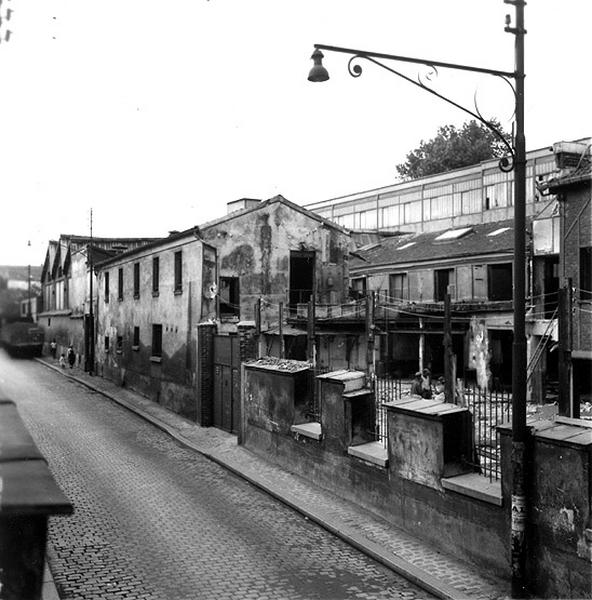 L'usine Kalker en cours de destruction, vue depuis la rue des Bruyères (vers le sud).
