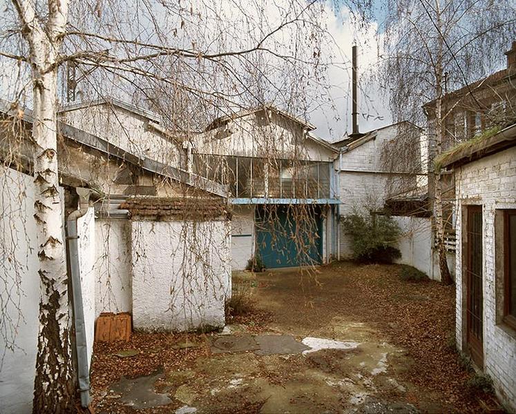 La cour de l'usine.