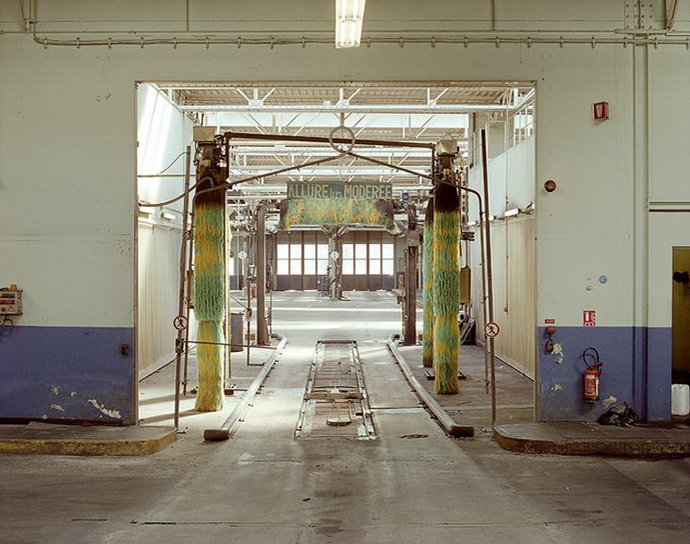 Intérieur du 'hall de chargement'. Aire de lavage.