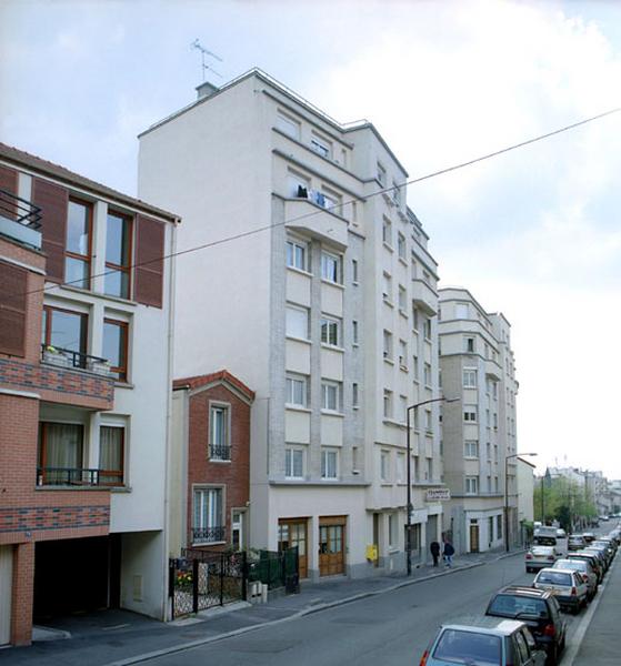 Vue d'ensemble de l'élévation sur rue.