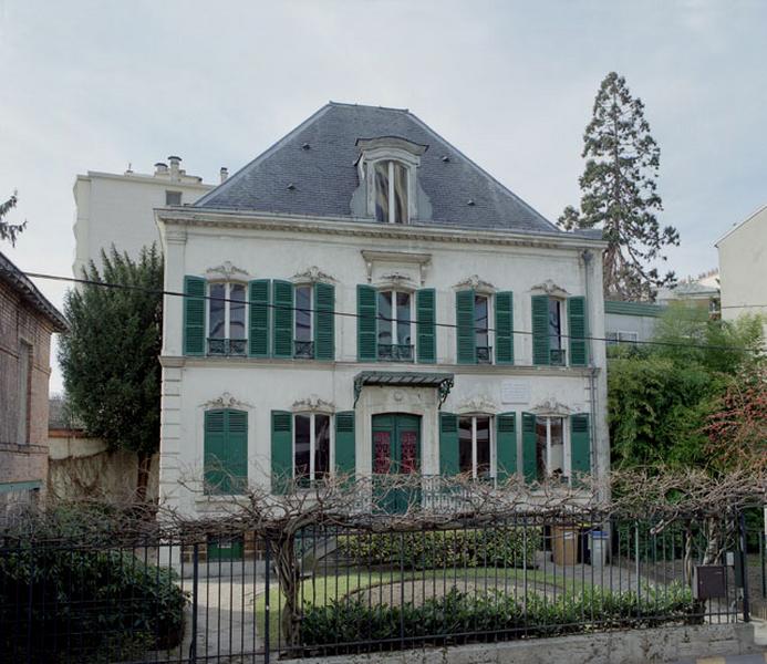 Vue d'ensemble depuis la rue.