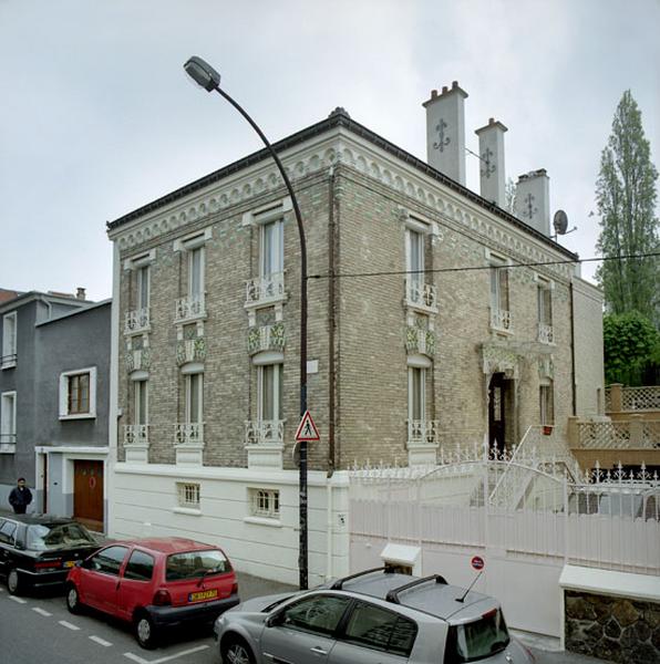 Vue d'ensemble d'une maison, au 42 rue de Romainville.