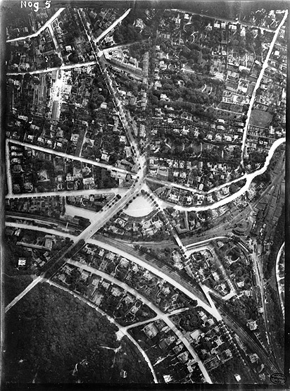 Vue aérienne de l'entrée de Nogent, au niveau de la porte du parc.