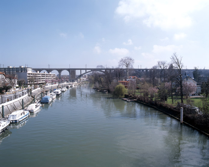 Vue depuis le pont de Nogent/Champigny vers le viaduc.
