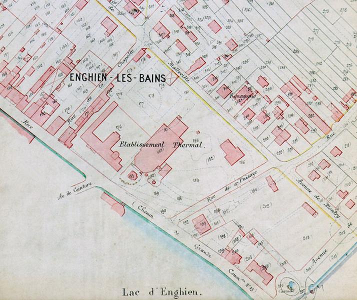 Plan cadastral de 1892, détail de la section C, parcelles de l'établissement thermal. Sur le côté de l'établissement initial, dont l'aile droite a été détruite, figure le nouveau bâtiment thermal.
