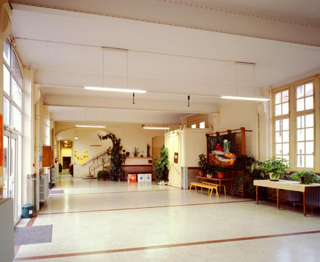 Le hall d'entrée, vu de l'est.