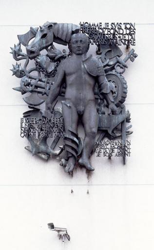 Statue de Vulcain, à l'entrée de l'établissement.