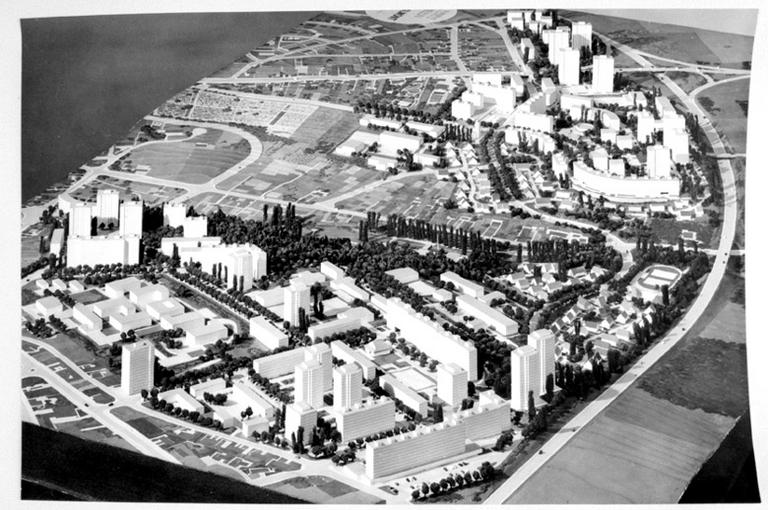 Album de photographies de la maquette de la ZUP, par l'architecte Léon Bazin : la ZUP vue depuis l'est.