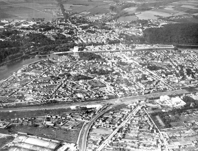 Vue aérienne de Melun, depuis le sud-ouest.