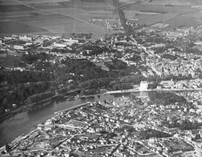 Vue aérienne de Melun depuis l'ouest.