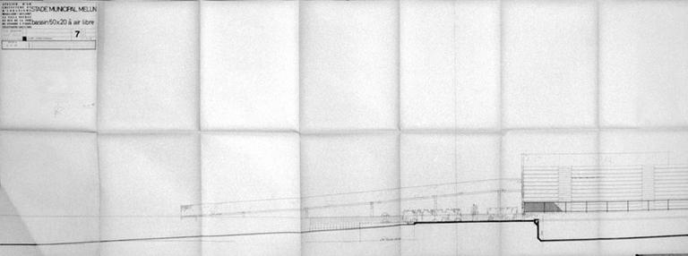 Bassin découvert : élévation orientale (côté gradins). Partie gauche du document.